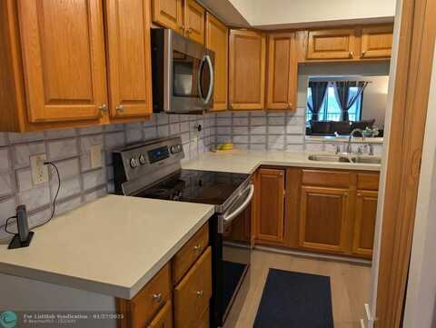 5884 Morningstar Cir, Delray Beach, FL 33484