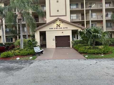 800 SW 142nd Ave, Pembroke Pines, FL 33027