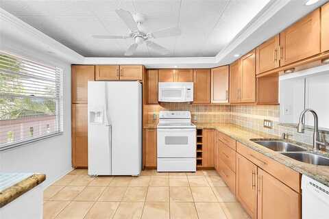 2401 Antigua Cir, Coconut Creek, FL 33066