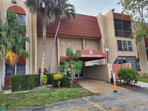 8260 SW 24th St, North Lauderdale, FL 33068