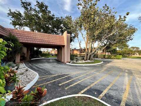 23 N Valencia Dr, Davie, FL 33324