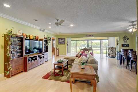 6422 Aspen Glen Cir, Boynton Beach, FL 33437