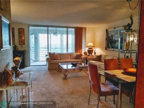 555 Oaks Ln, Pompano Beach, FL 33069