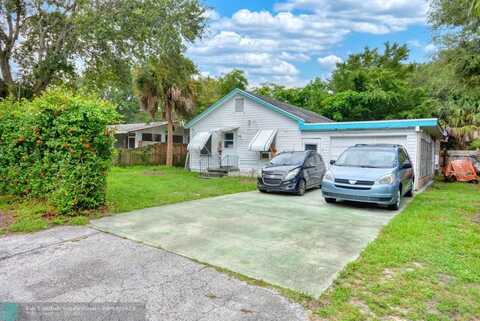 704 SW Pine Ave, Stuart, FL 34994