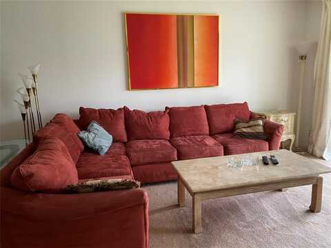 811 S Hollybrook Dr, Pembroke Pines, FL 33025
