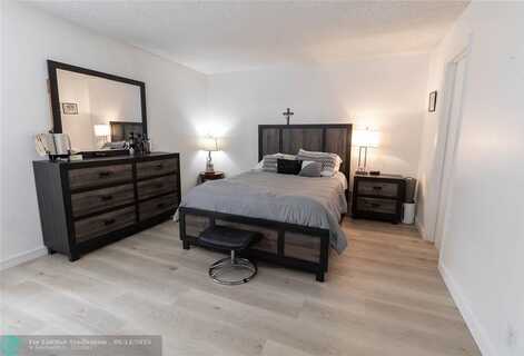 8390 Lagos De Campo Blvd, Tamarac, FL 33321