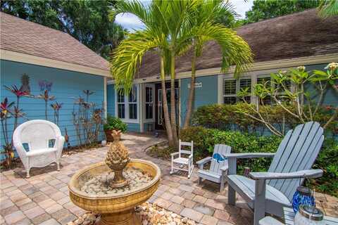 713 Royal Palm Place, Vero Beach, FL 32960