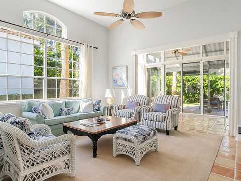 8823 Lakeside Circle, Vero Beach, FL 32963