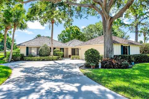 135 Prestwick Circle, Vero Beach, FL 32967