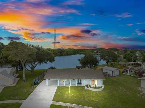 902 Canal Circle, Sebastian, FL 32958