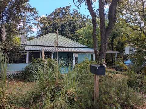 604 SE Ave F, Carrabelle, FL 32322