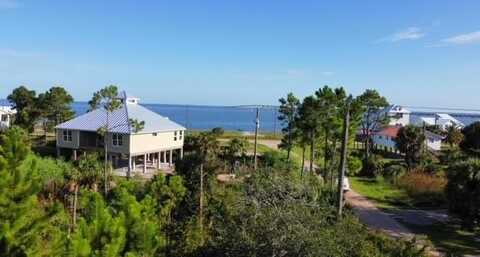 304 Bledsoe St, St. George Island, FL 32328