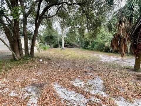 235 10th St, Apalachicola, FL 32320