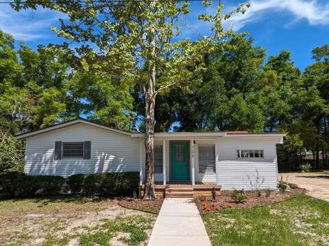 706 7th St, Carrabelle, FL 32322