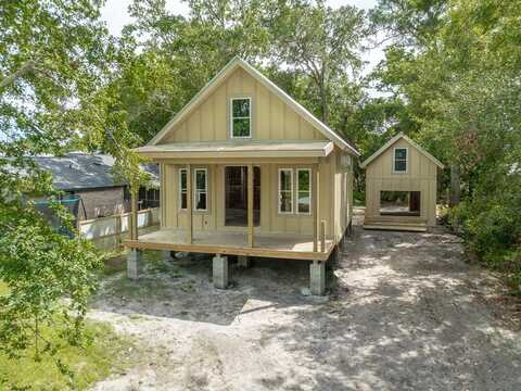 216 15th St, Apalachicola, FL 32320