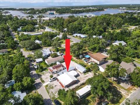 407 NE 1st St, Carrabelle, FL 32322