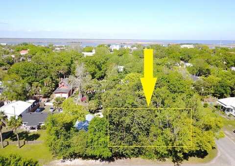 63 8th St, Apalachicola, FL 32320