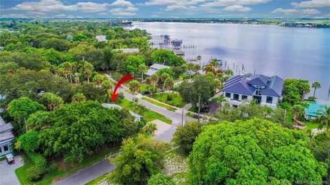 817 SW Saint Lucie Crescent, Stuart, FL 34994