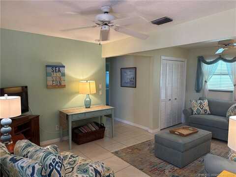 905 Nettles Blvd, Jensen Beach, FL 34957