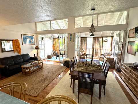 100 Lio Pl, Maunaloa, HI 96770