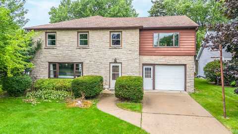 656 LAKECREST Drive, MENASHA, WI 54952