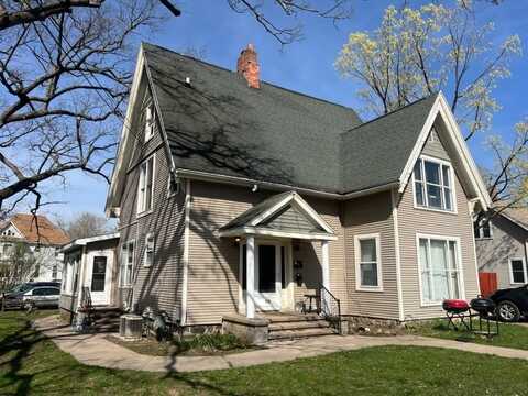 317 N WASHINGTON Street, WAUPACA, WI 54981