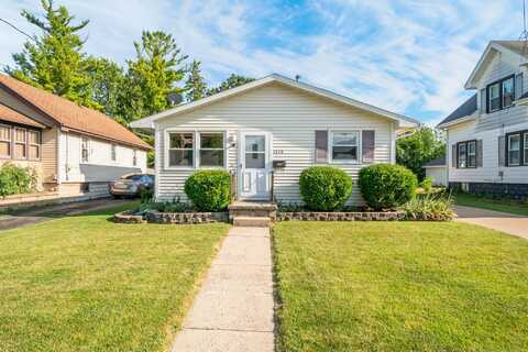 1315 REED Avenue, OSHKOSH, WI 54901