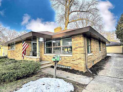 374 RIVER Drive, APPLETON, WI 54915