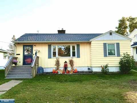 1004 10th St S, Virginia, MN 55792