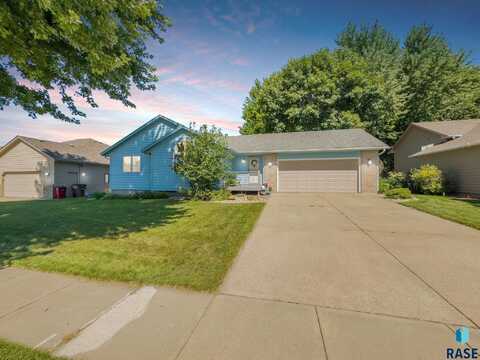 4904 E Brennan Dr, Sioux Falls, SD 57110