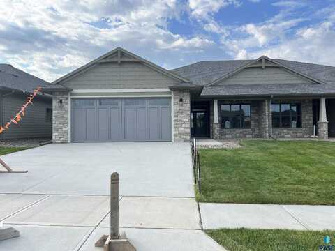 7103 E Copper Stone Cir, Sioux Falls, SD 57110