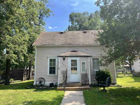 305 W 1st St, Flandreau, SD 57028