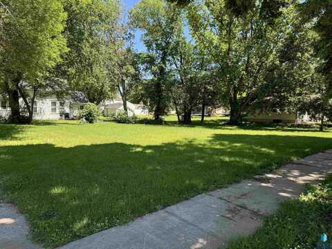 200 E 3rd St, Marion, SD 57043