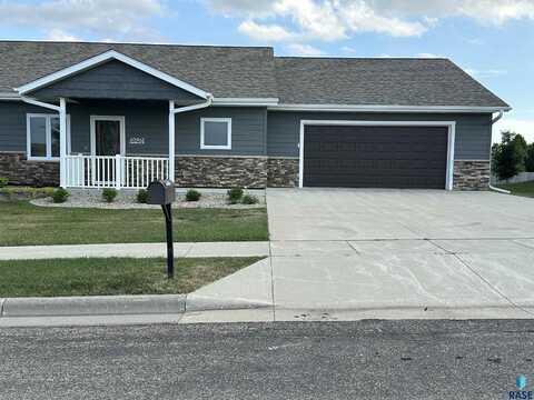 102 E Christensen Dr, Luverne, MN 56156