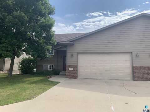 3513 W Hughes Pl, Sioux Falls, SD 57108