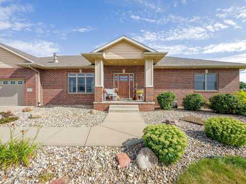 1698 Mustang Pass, Larchwood, IA 51241