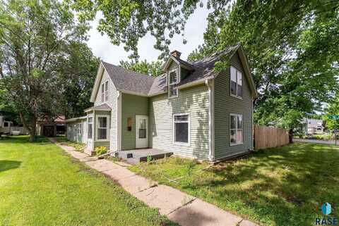 411 W Cedar St, Beresford, SD 57004