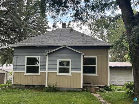 202 E Broad Ave, Flandreau, SD 57028