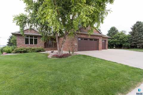 512 S Country Club Ave, Brandon, SD 57005