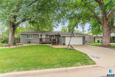 312 Oak Ave, Baltic, SD 57003