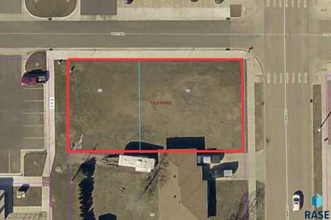 105 W 6th Ave, Lennox, SD 57039