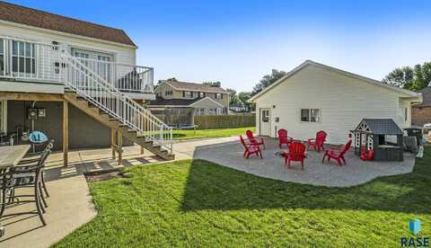 610 N Kniss Ave, Luverne, MN 56156