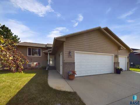 301 W Hackberry St, Brandon, SD 57005