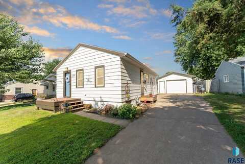 520 S Lyndale Ave, Sioux Falls, SD 57104