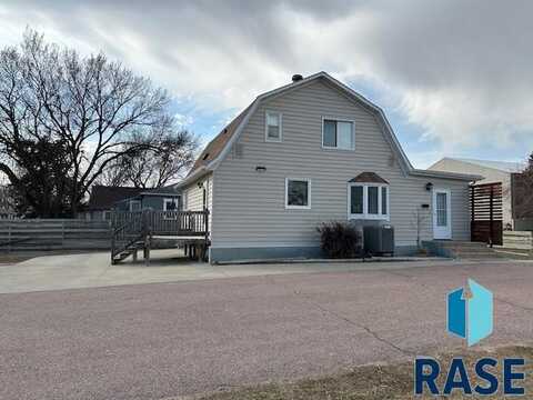 1017 W 7th Ave, Mitchell, SD 57301