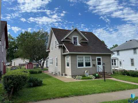 817 W 7th St, Sioux Falls, SD 57104