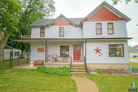 329 W 4th St, Canton, SD 57013