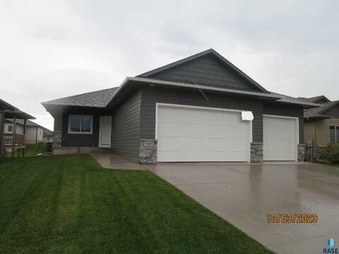 5305 S Bahnson Ave, Sioux Falls, SD 57108