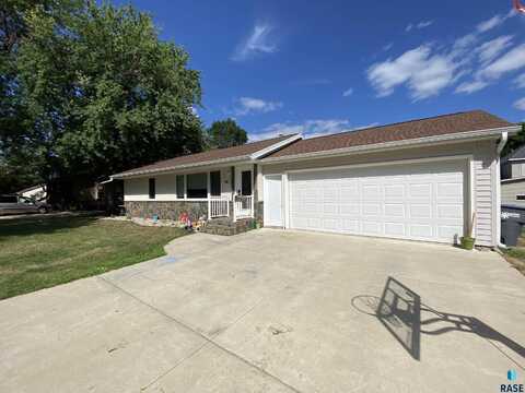 408 N Oakley St, Luverne, MN 56156