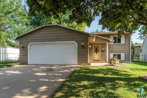 4104 E Oak St, Sioux Falls, SD 57103